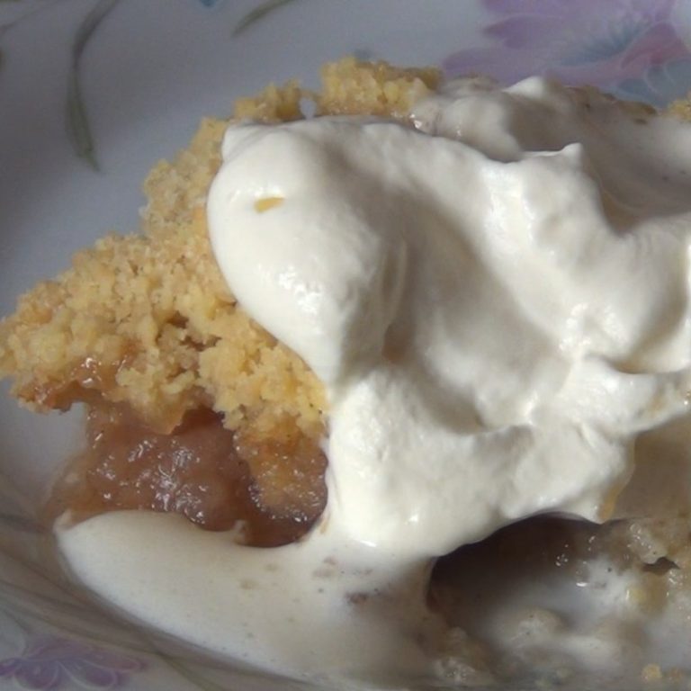 Apple Crumble Pudding Recipe - Old Skool Recipes